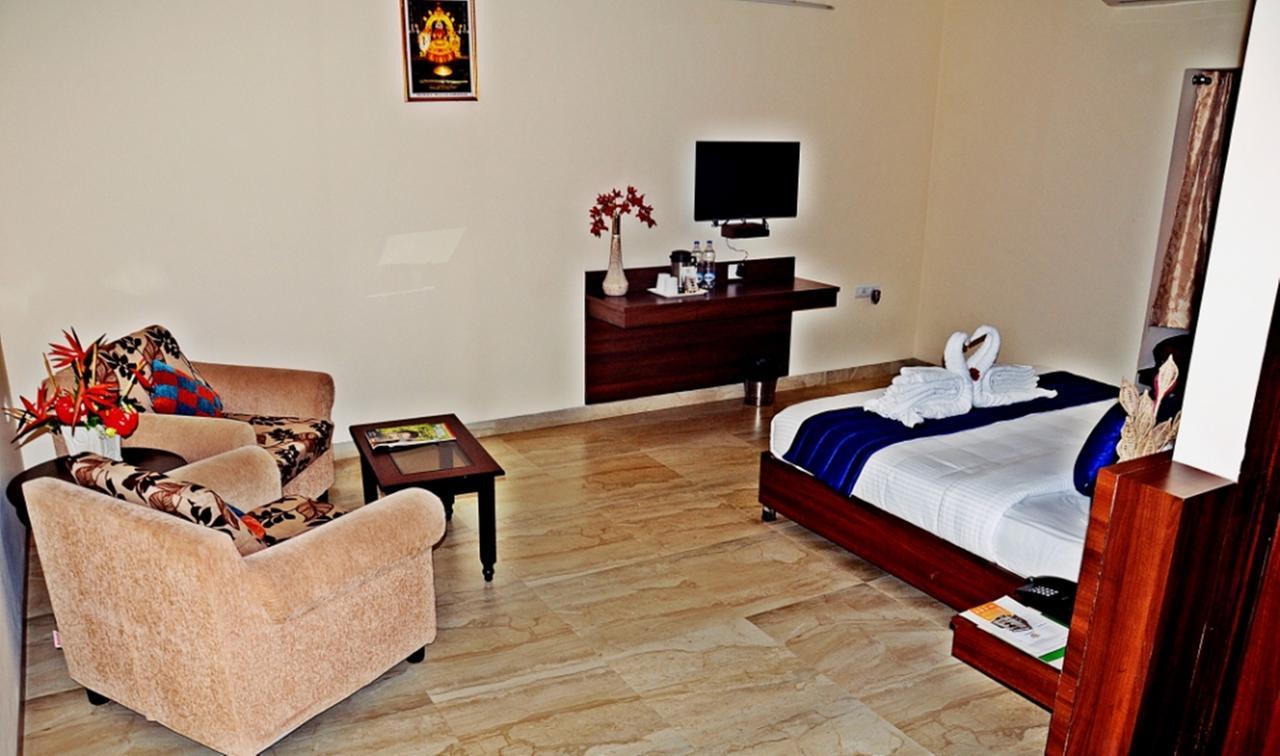 Hotel Mookambika Palace Коллуру Екстер'єр фото