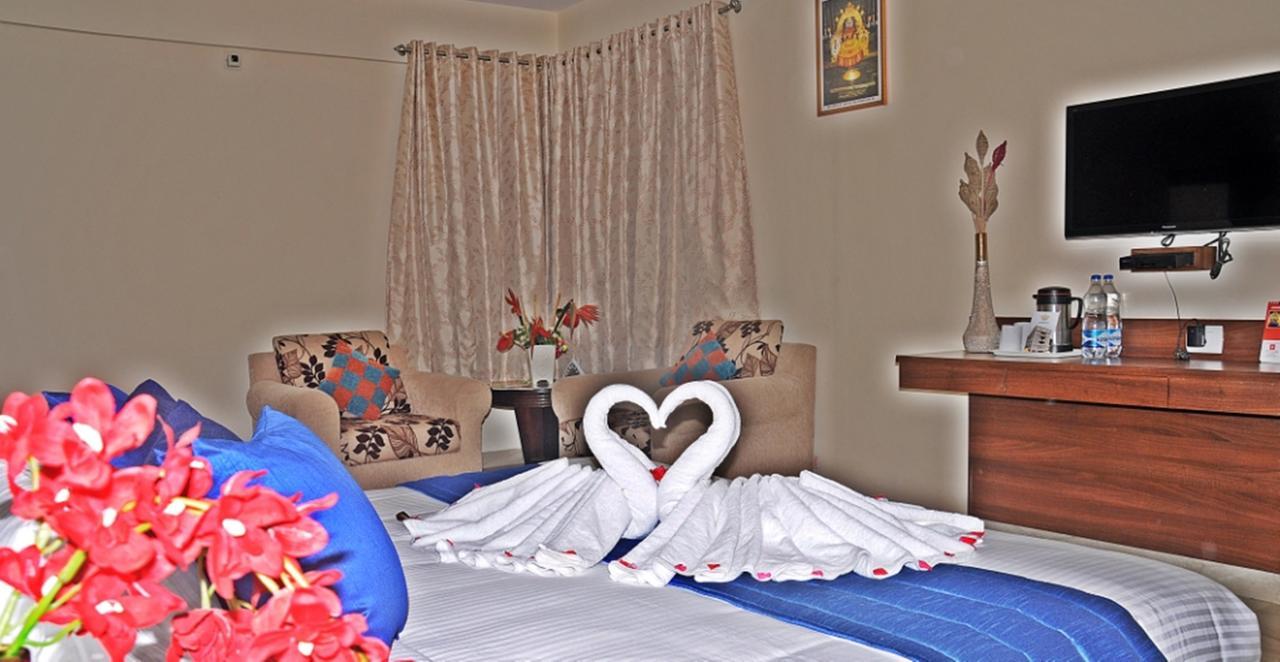 Hotel Mookambika Palace Коллуру Екстер'єр фото