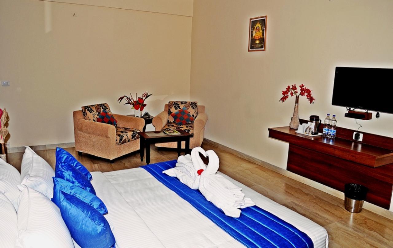 Hotel Mookambika Palace Коллуру Екстер'єр фото