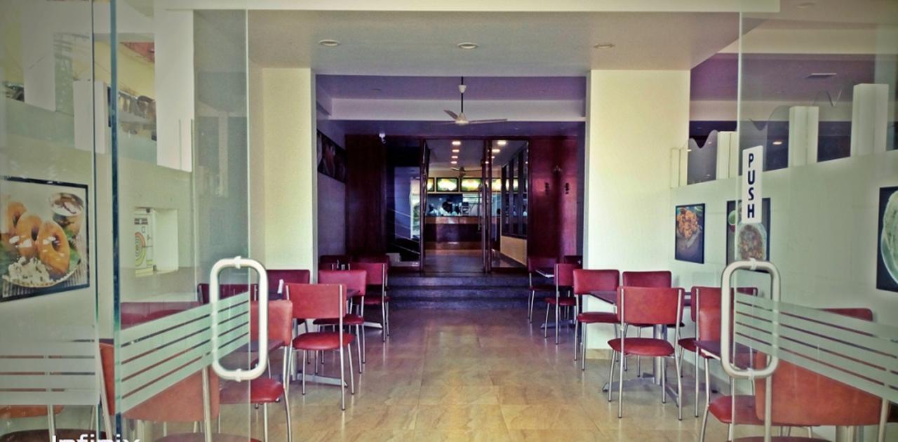 Hotel Mookambika Palace Коллуру Екстер'єр фото