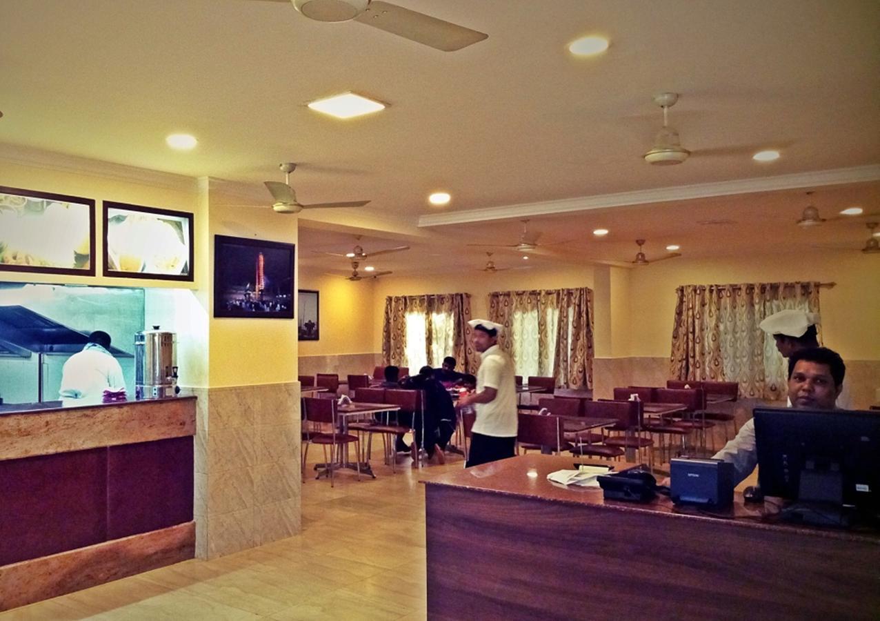 Hotel Mookambika Palace Коллуру Екстер'єр фото